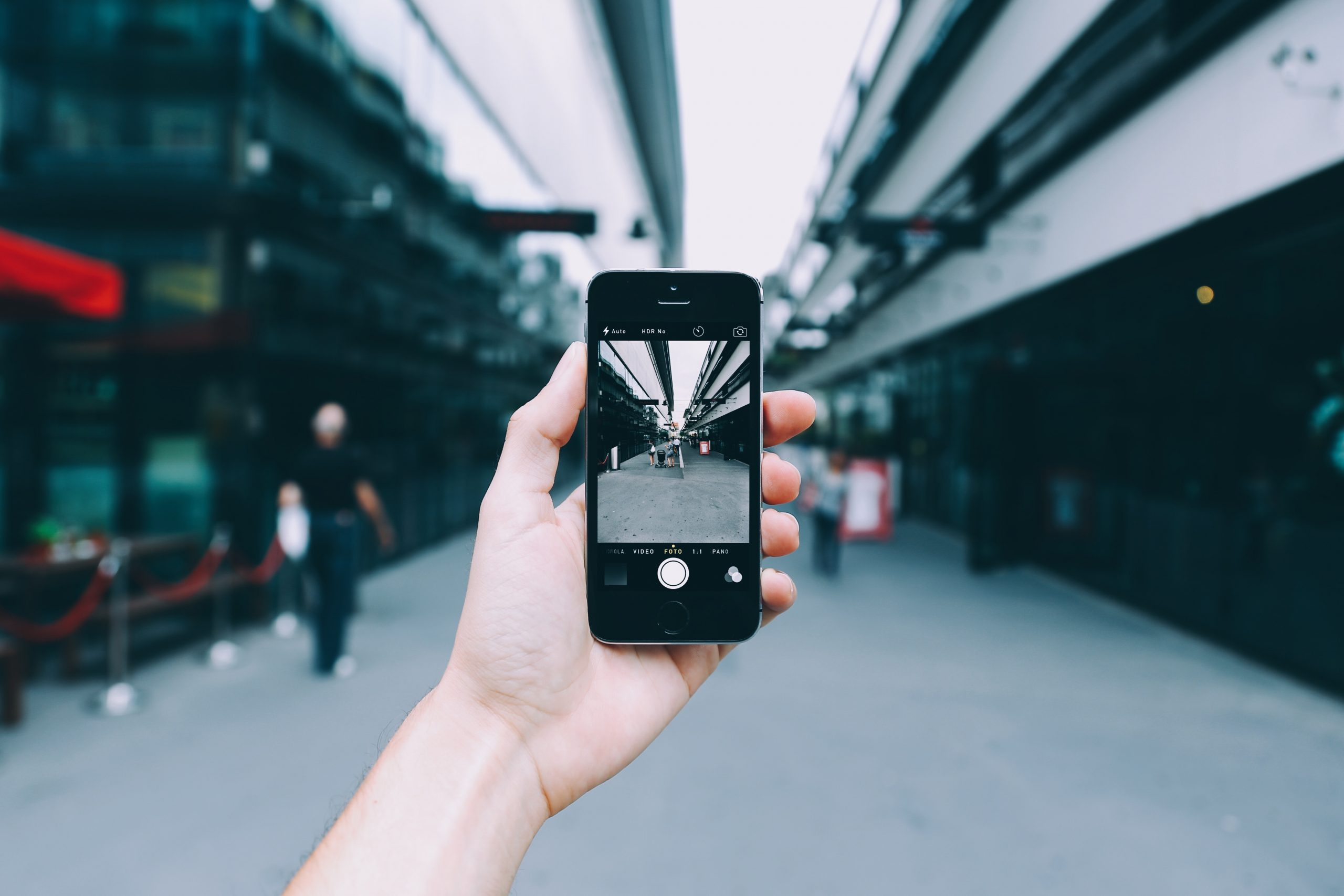 Studiu Xiaomi și IZI data:  Camera foto a telefonului este importantă pentru 8 din 10 români din mediul urban (București, 12 mai 2022)